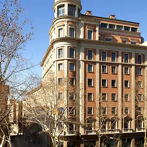 le-meridien-barcelona.catalonia-hotels.com/
